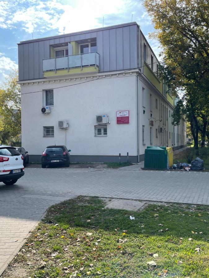 Stilusos Lakas Ingyenes Parkolassal Debrecen Exterior photo